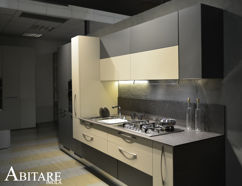 Dettaglio di una cucina dello showroom Abitare Imola